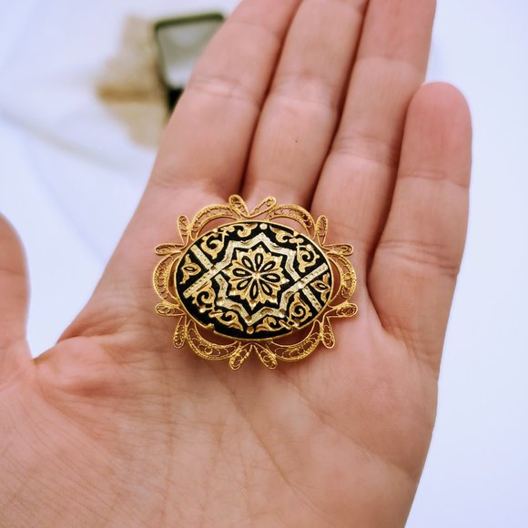 Vintage Damascene Filigree Brooch, Gold Tone Pin - Picture 7 of 7